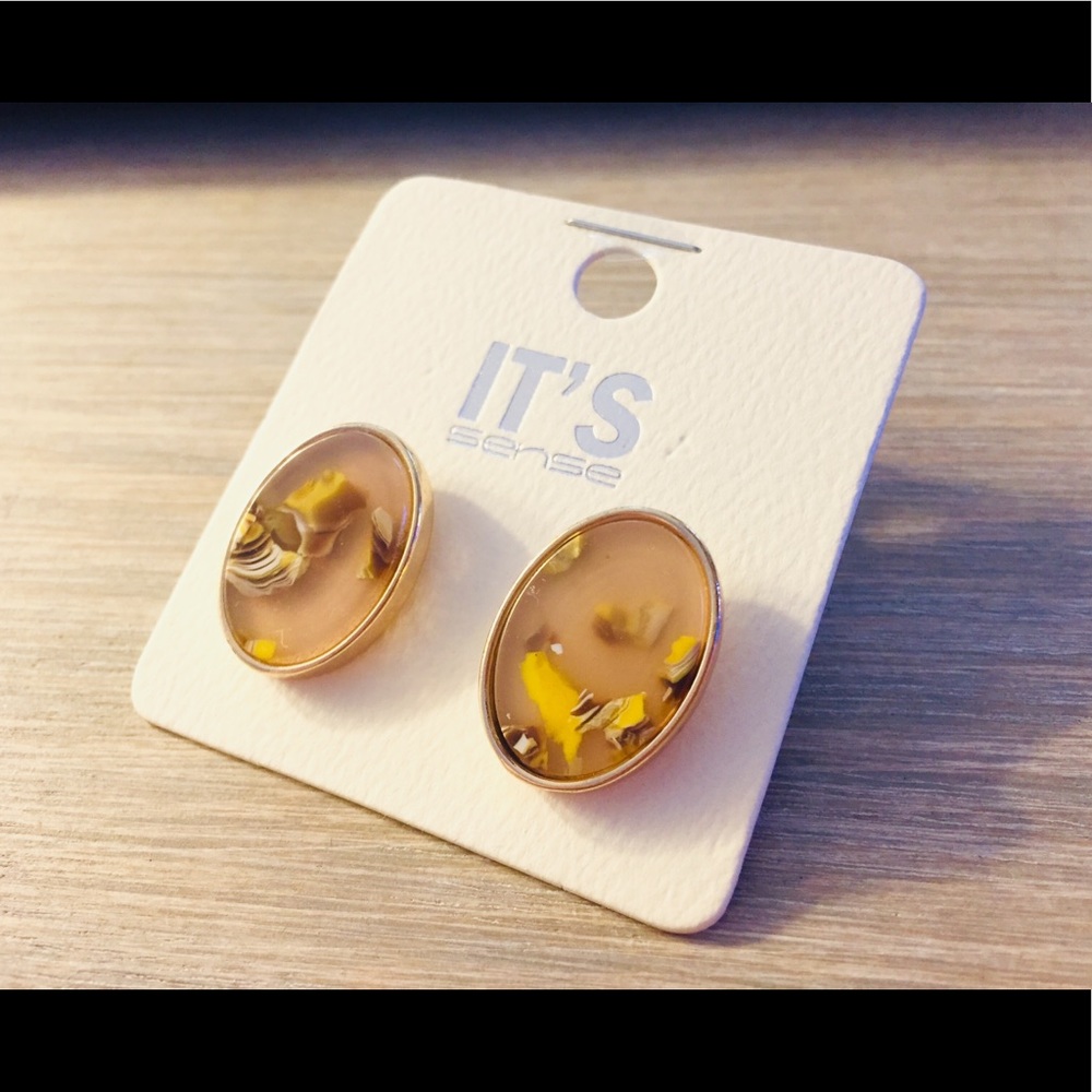 Beautiful Boutique Gold & Tan Post Earrings